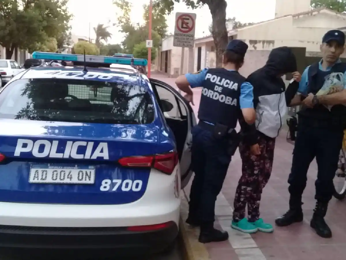 Secuestran $150.000 y detienen a una mujer por estafa en Arroyito