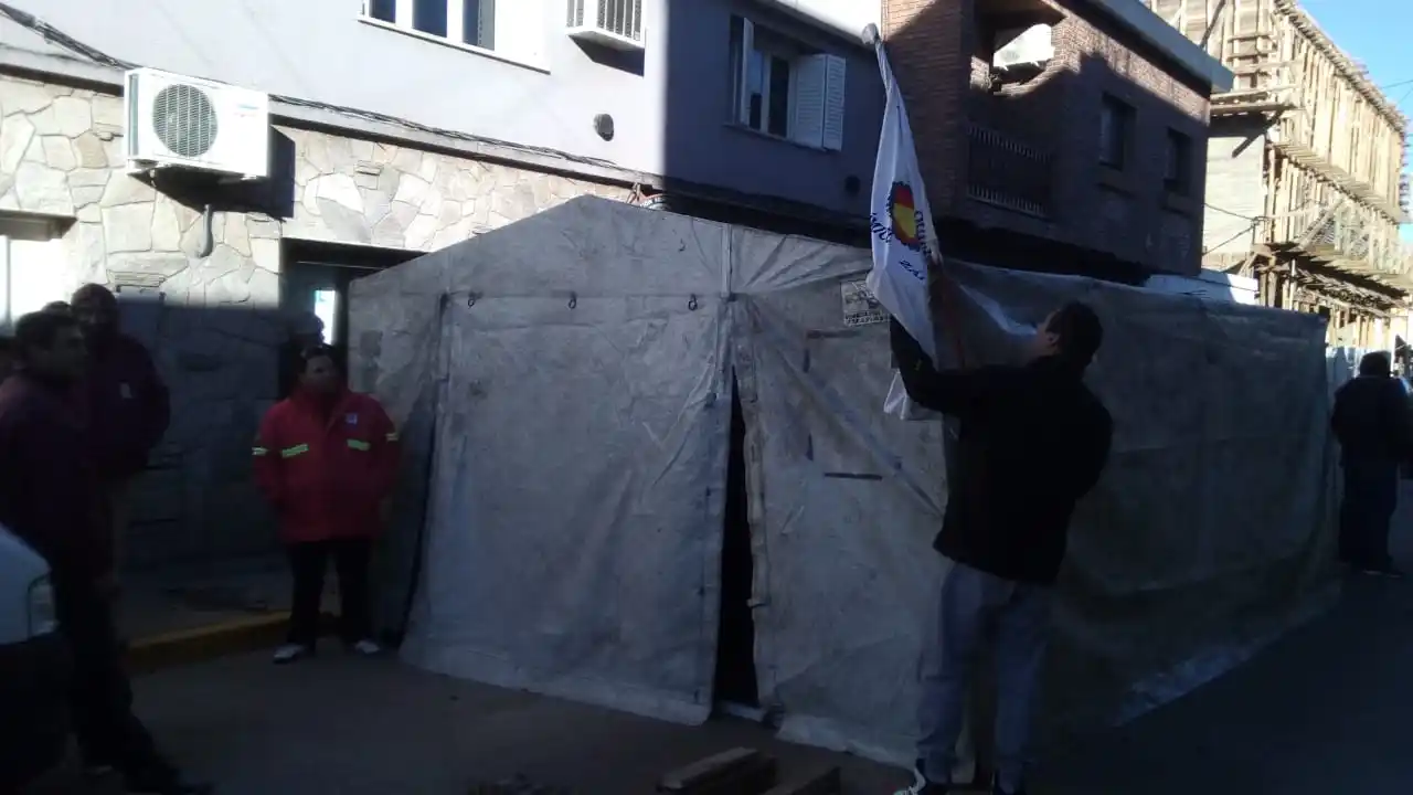 Trabajadores de Unilever acampan frente a la Secretaría de Trabajo por los despidos en la planta