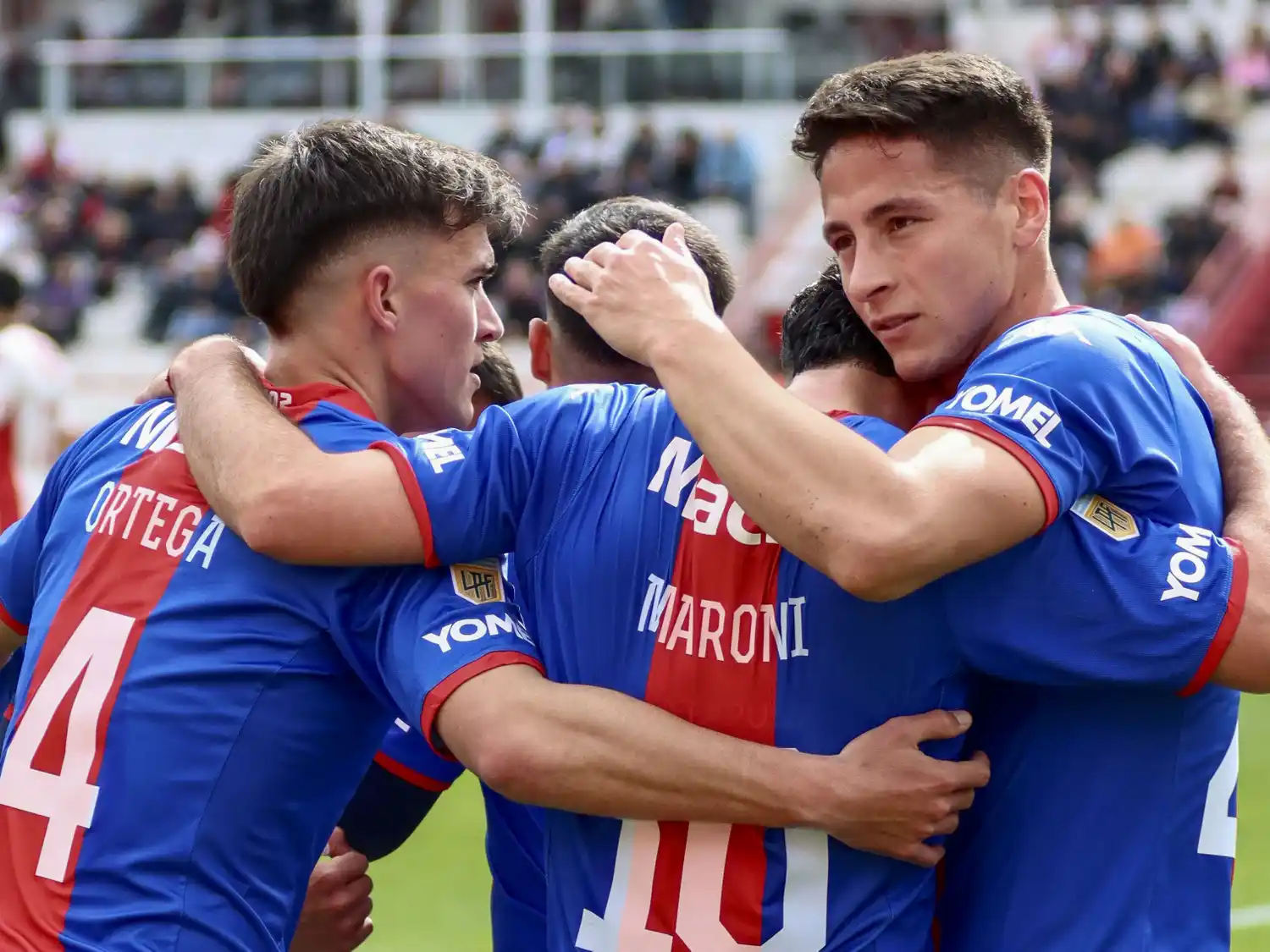 Tigre marcha último en la tabla general de la temporada, pero no descenderá.