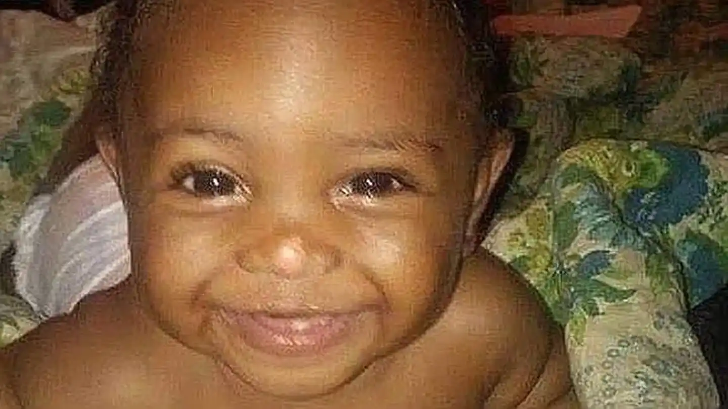 La bebé tenía 19 meses.