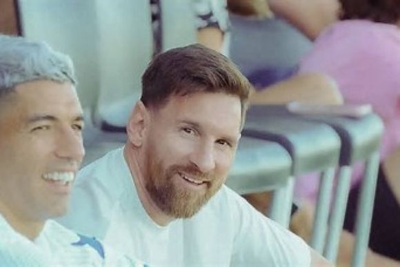 Lionel Messi estuvo presente en el predio de Newell's junto a Luis Suárez