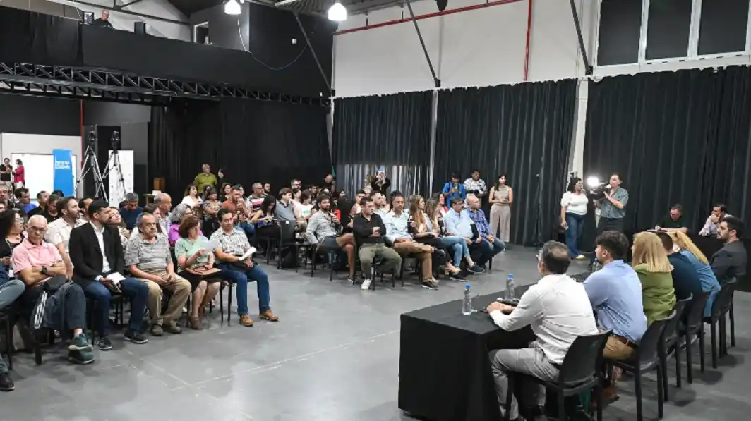 Concejos y vecinos destacan la importancia de la audiencia pública sobre el transporte urbano