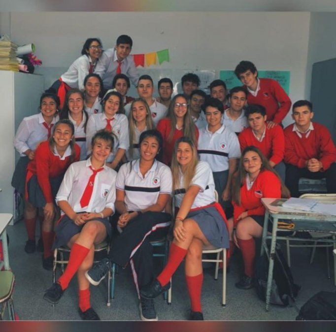 Kiki junto a sus compañeros a fines del año pasado, a la espera de volver a verlos.