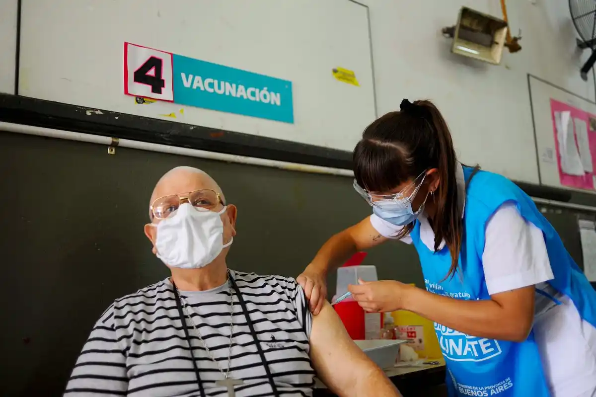La Provincia empieza a vacunar a mayores de 55 años sin necesidad de turnos ni inscripción