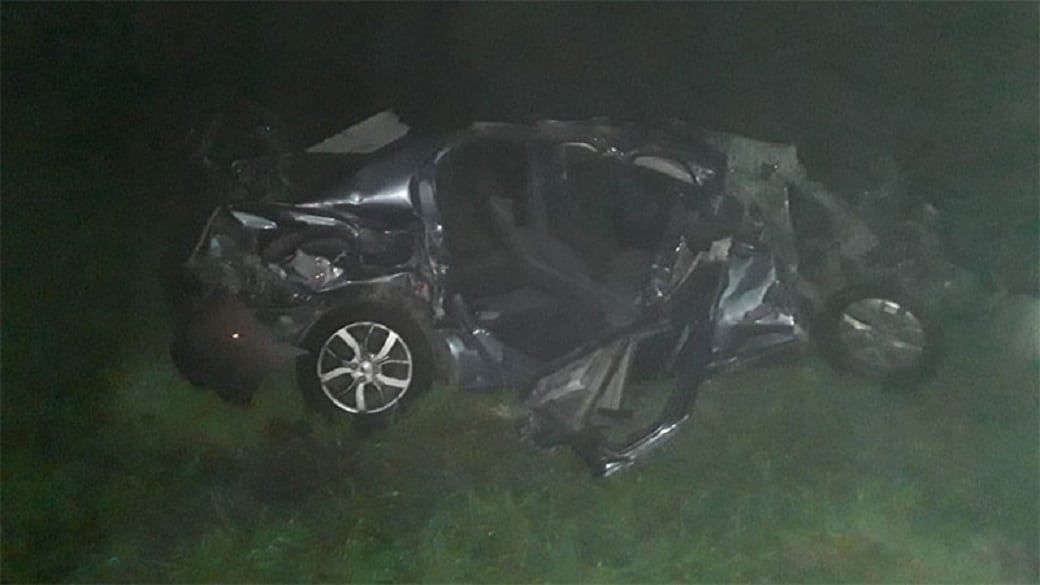 En la intersección de rutas 127 y 32 chocaron un auto y un camión