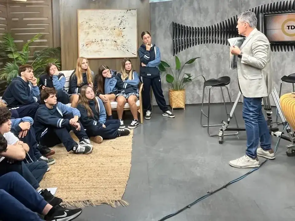 Alumnos de Ayres del Cerro conversaron con Claudio Andiarena.