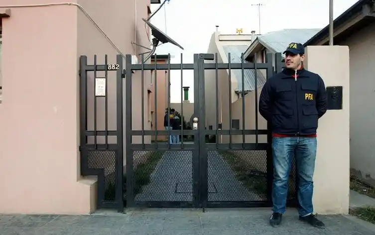 Bonadio allana en Santa Cruz propiedades de la familia Kirchner