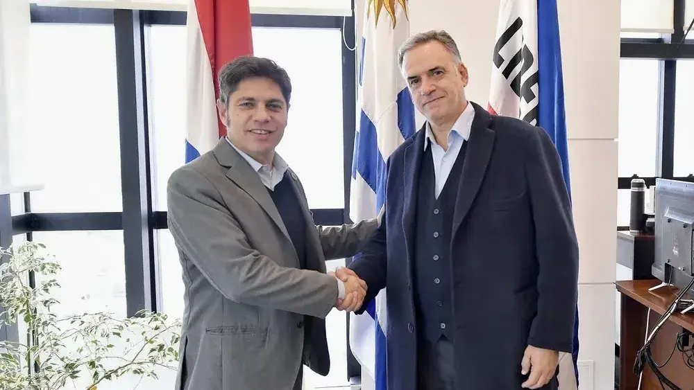 El gobernador Axel Kicillof, y el presidente de Uruguay, Yamandú Orsi.
