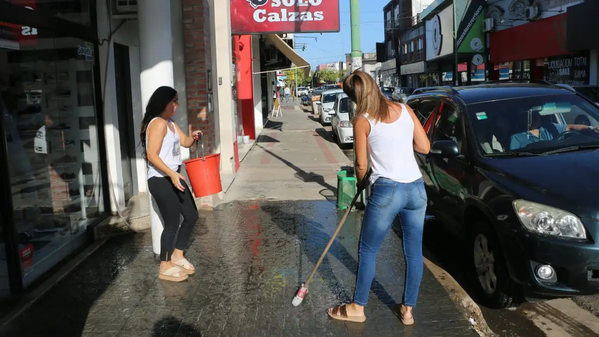 Comercios, gastronómicos y deportes serían los afectados por la vuelta a fase 1