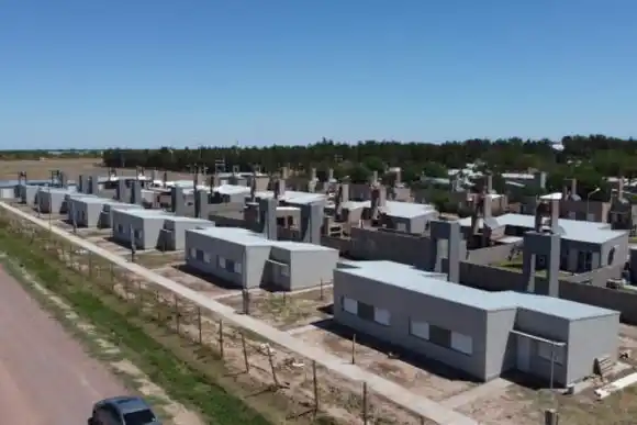 Sortearon 45 viviendas para familias de Tostado