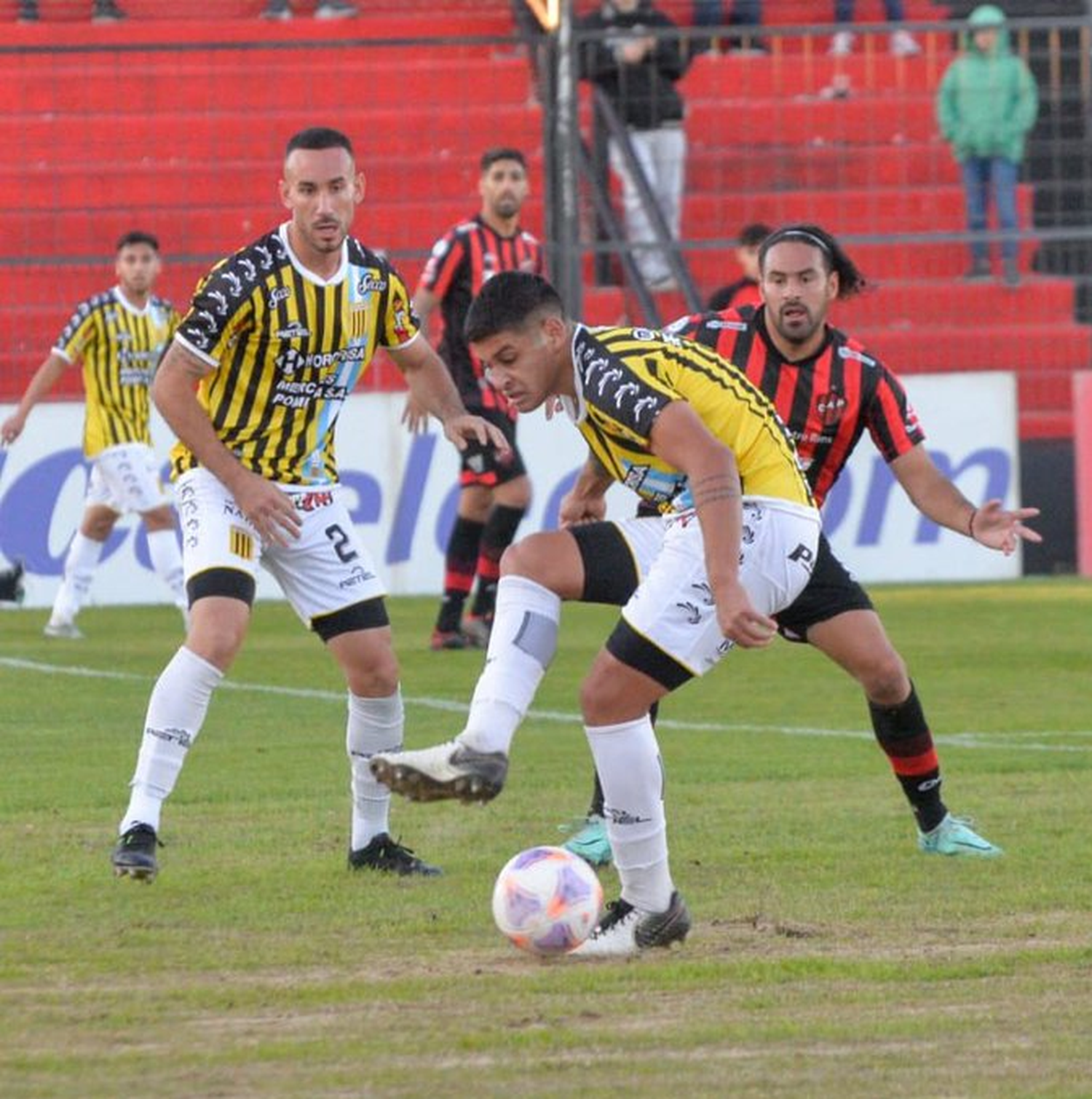 Patronato cayó 1-0 ante Almirante Brown en el Grella