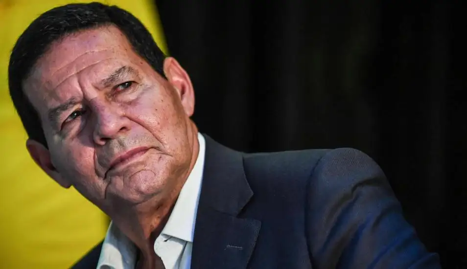 Los hijos de Bolsonaro lanzaron críticas contra el vicepresidente