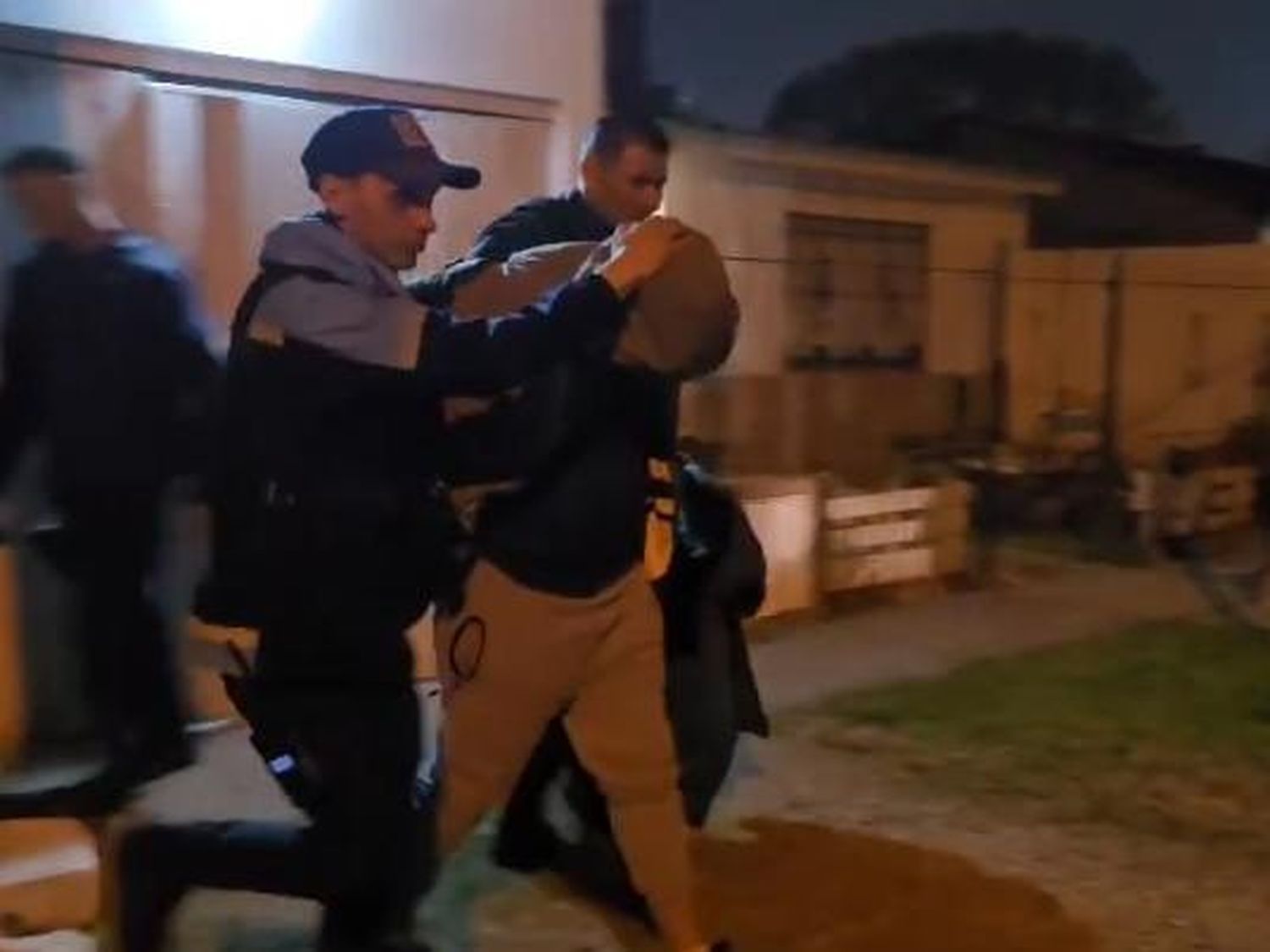 Tras la denuncia, personal policial realizó dos allanamientos y detuvo a uno de los implicados.