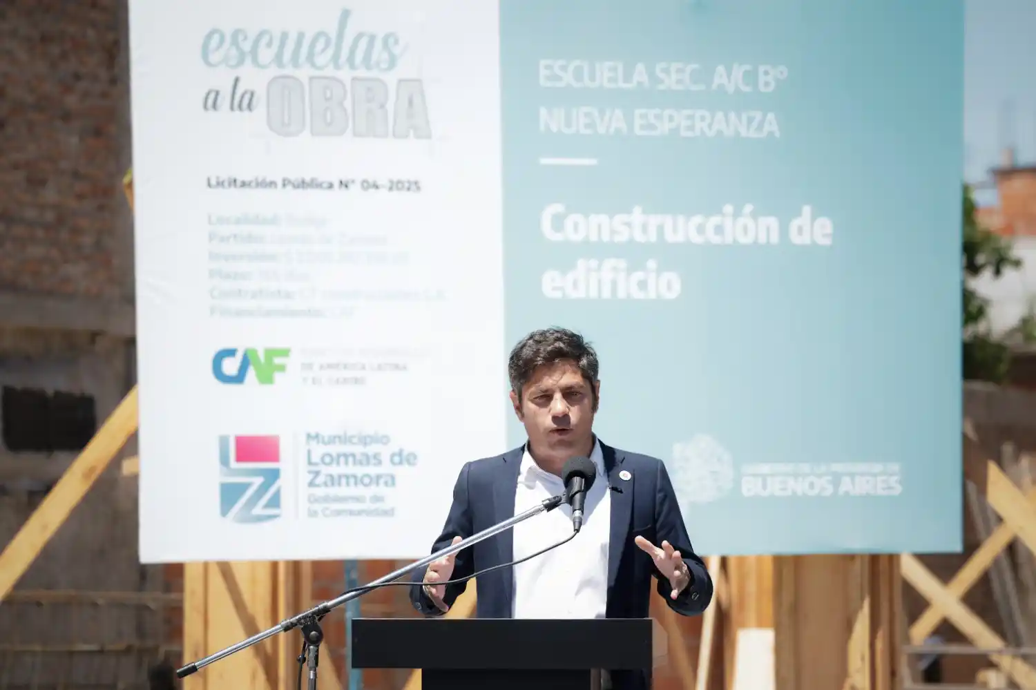 Kicillof recorrió una obra escolar en Lomas de Zamora y apuntó contra Milei por el freno a 80 escuelas en la Provincia