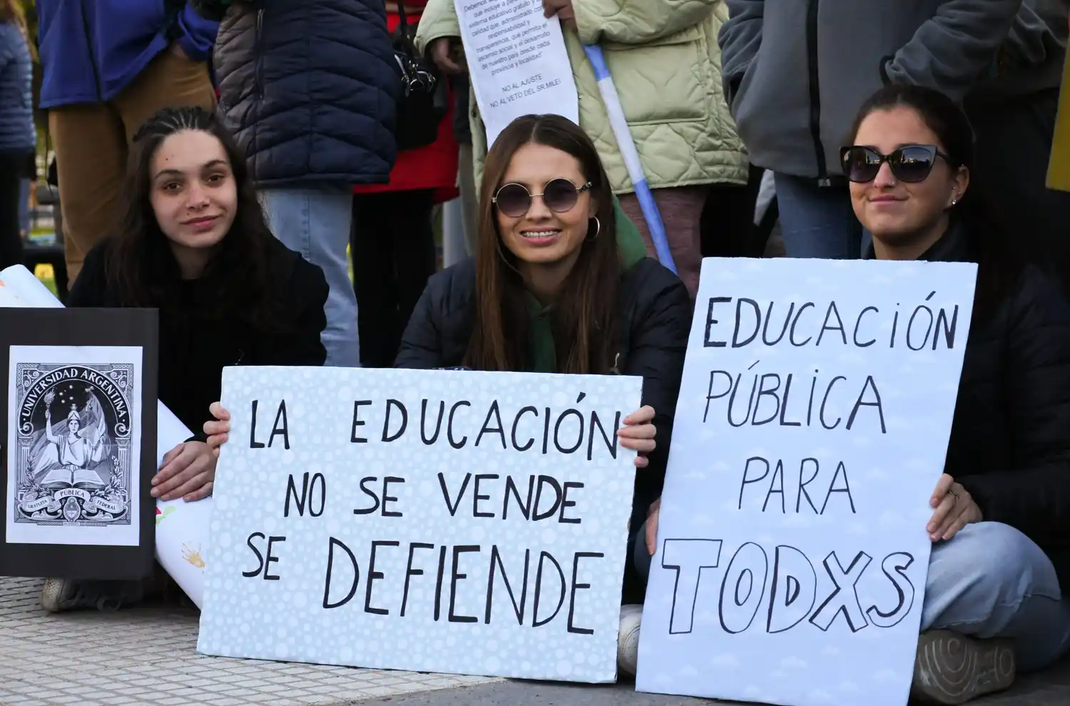 Tres Arroyos marcha por la Educación Pública