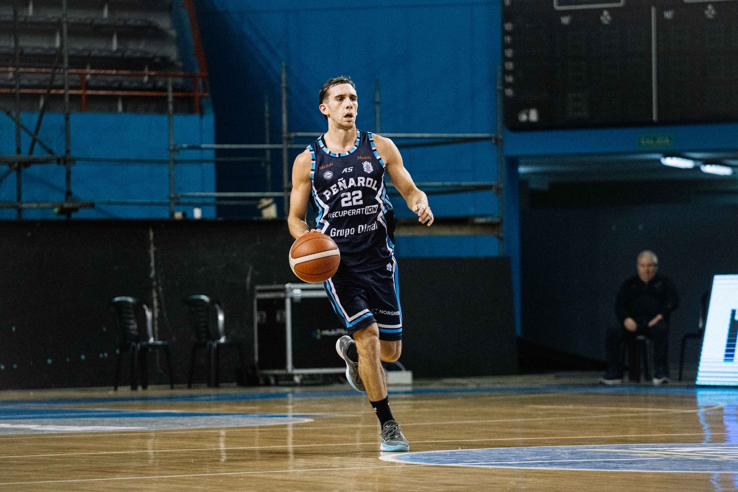 Algunos vienen, otros se van: Lucas Andujar se despidió de Peñarol