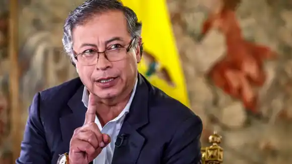 Petro espera que papa León XIV defienda a los migrantes «humillados» en EE. UU.