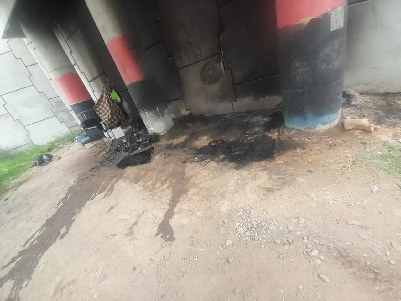 Prendieron fuego a un joven en situación de calle.