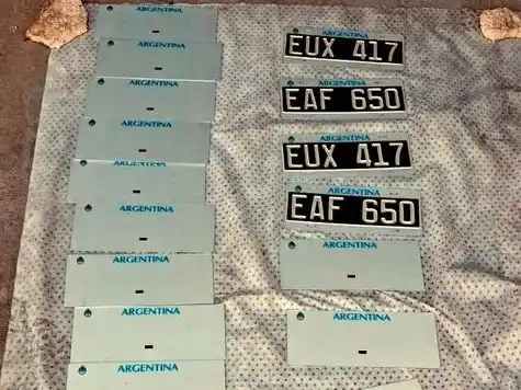 Patentes. Parte fundamental para camuflar los vehículos