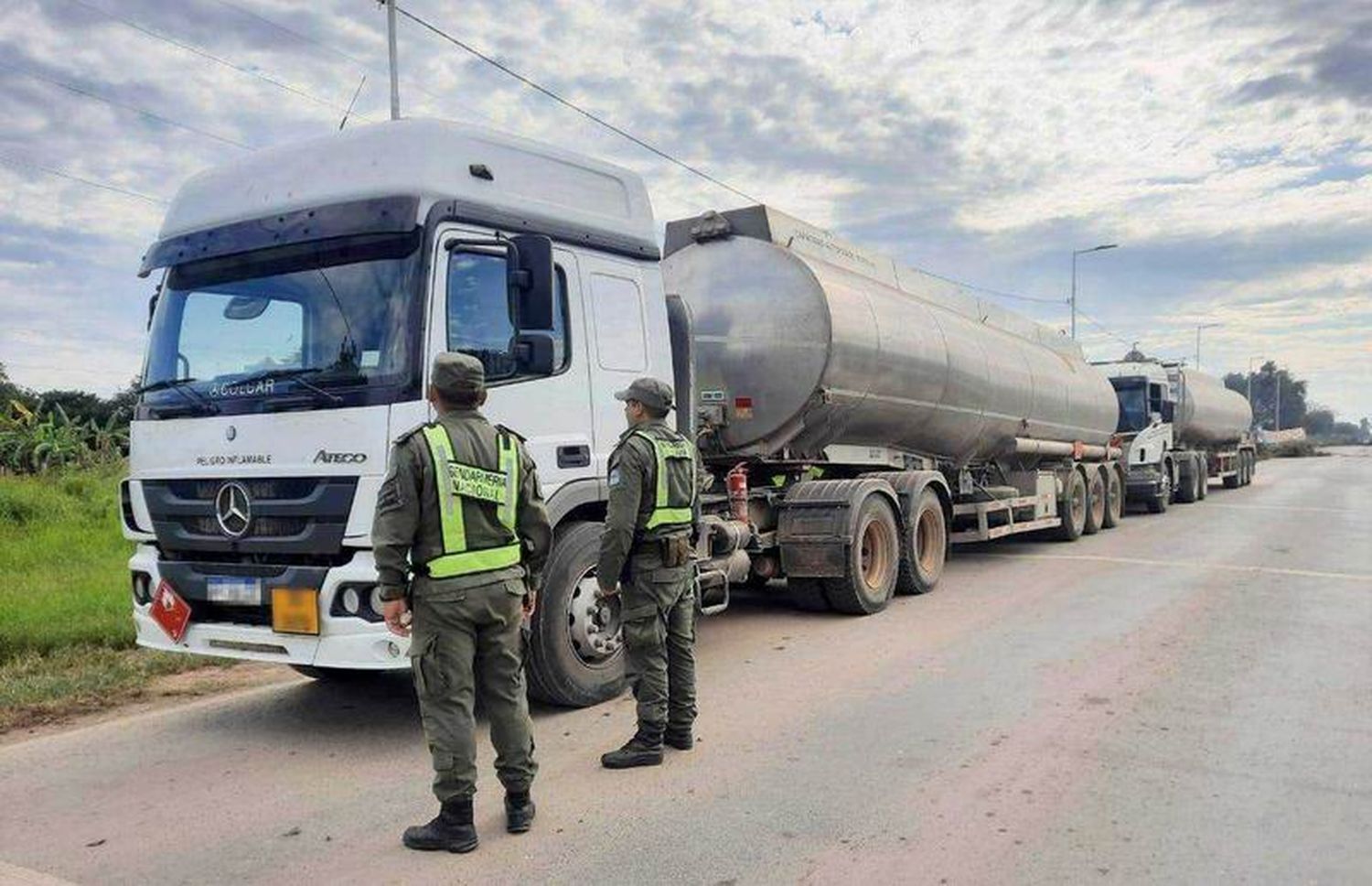 Transportaban 104.000 litros de combustible
con irregularidades en la documentación