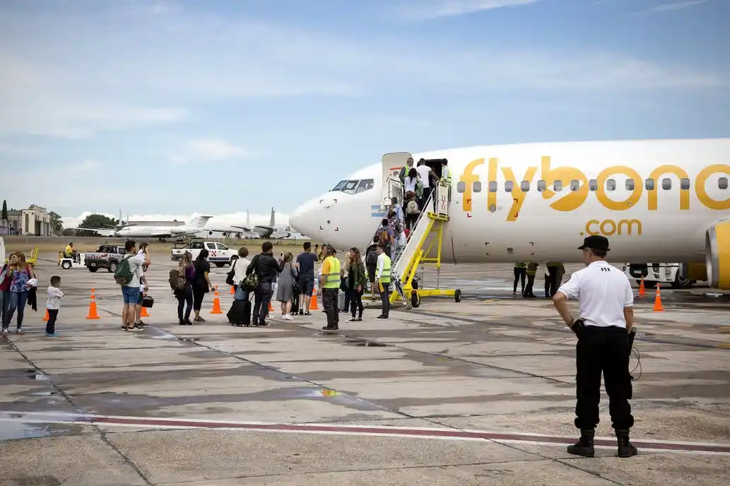¿El fin de FlyBondi en Morón? Piden el cierre del aeropuerto de El Palomar y el traslado de todas las operaciones a Ezeiza
