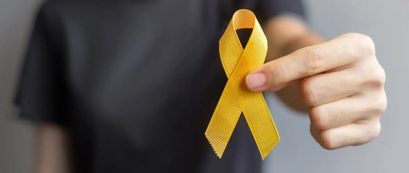 El lazo amarillo simboliza la prevención del suicidio, la asistencia de la salud mental y la solidaridad. Imagen ilustrativa
