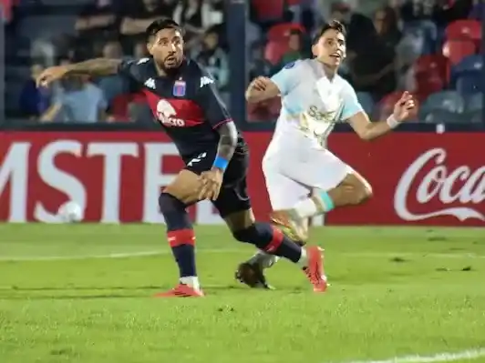 Tigre cayó ante Macará y se complicó