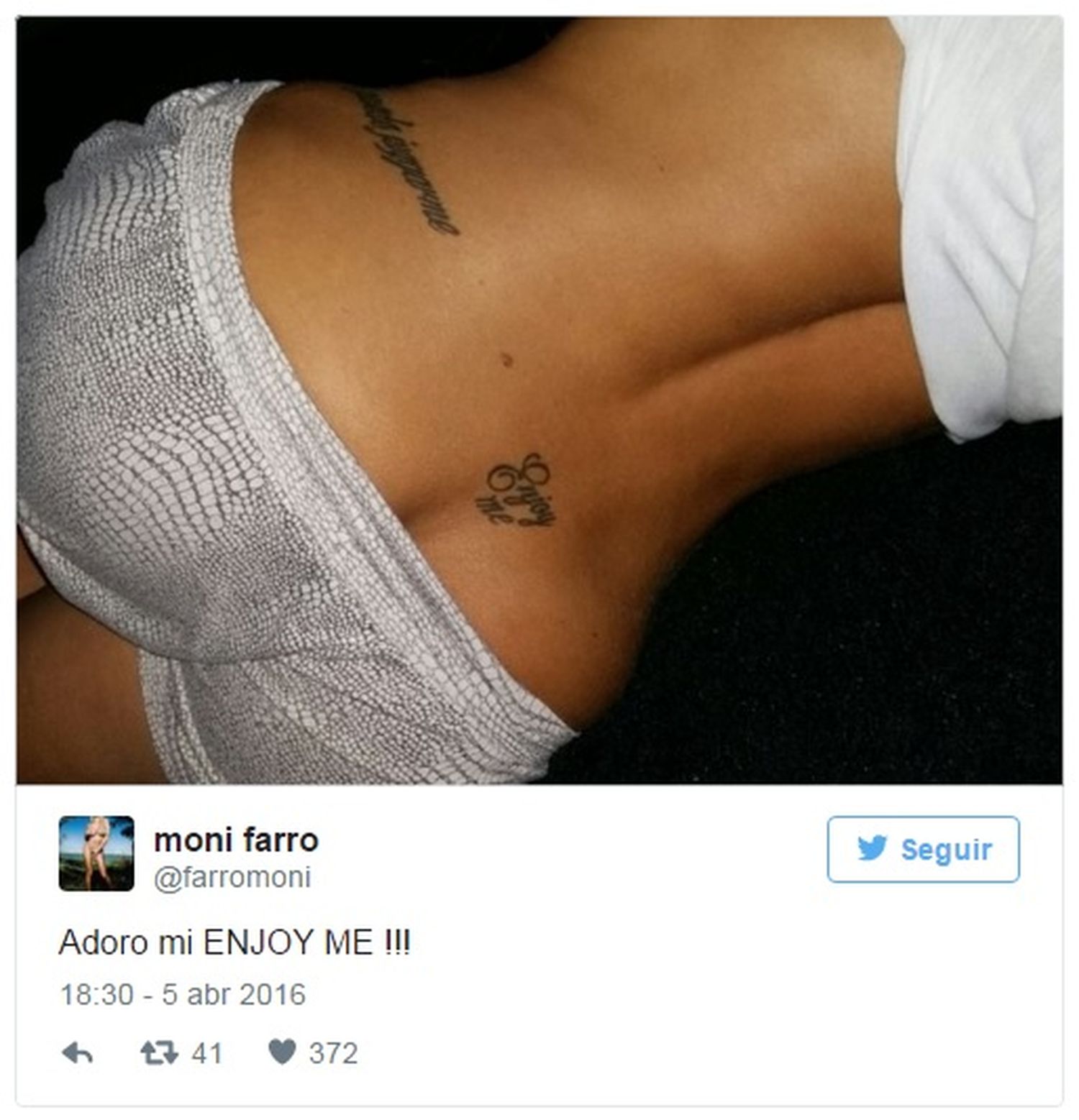 Mónica Farro enseñó su nuevo tatuaje en la cola: "Enjoy me"