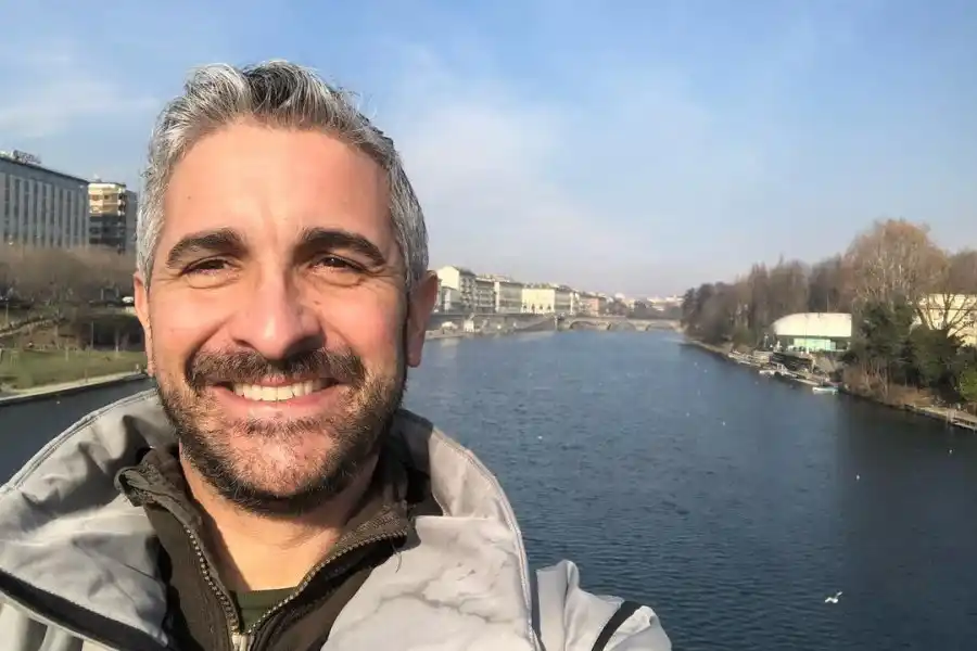 Lalo Bonino, de concejal a camarero en Italia: “Convertirse en nadie para poder seguir adelante”