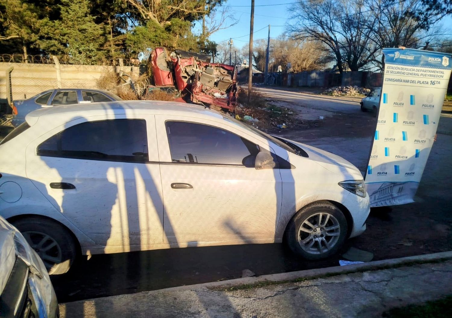 El auto fue robado ayer y hoy fue encontrado por la policía en una vivienda de Bosque Grande, donde vivía el delincuente.