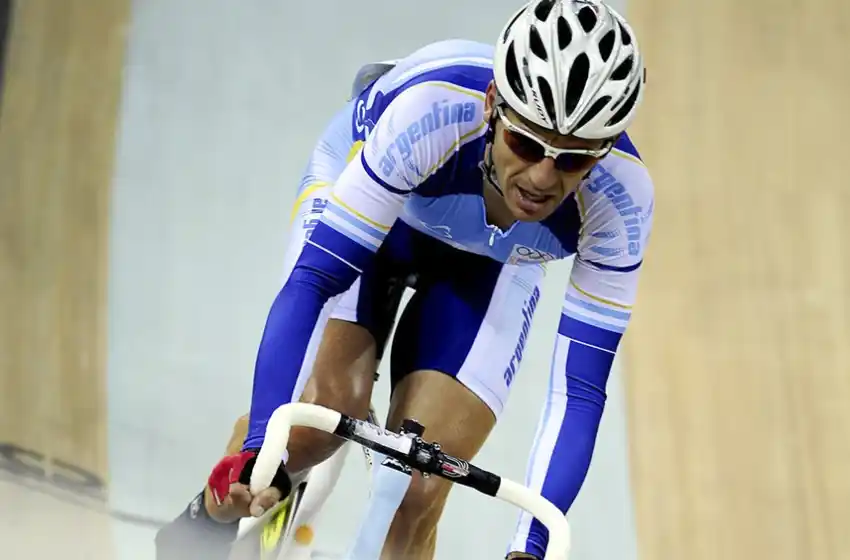 Juan Curuchet donará la bicicleta con la que logró la medalla de oro en Beijing 2008