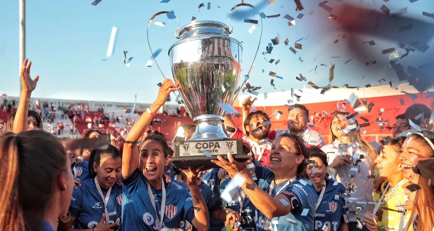 Las Tatengas volvieron a levantar la Copa Santa Fe tras golear en el 15 de abril a Adiur de Rosario. Foto: Matías Pintos.