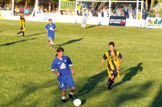 Juventud Urdinarrain visita a Atlético Tala