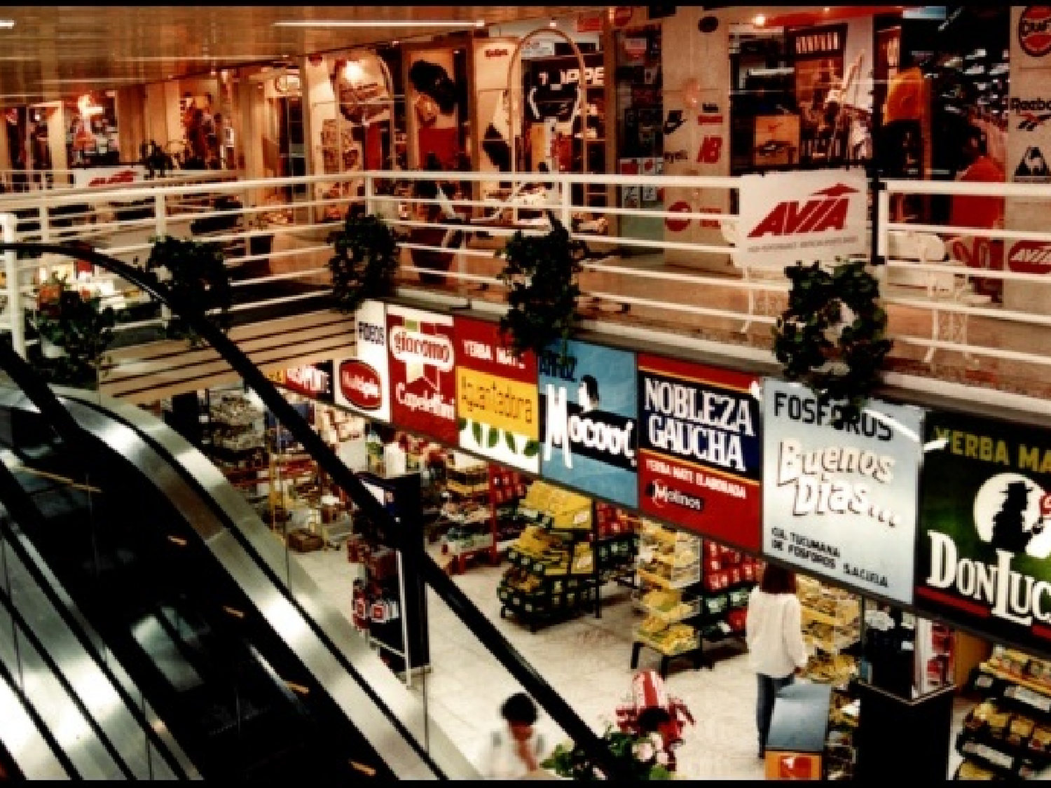 Hace 28 años, Frontera tenía un shopping y una escalera mecánica única