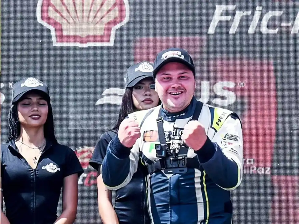 Alejo Cravero celebró en la Clase 2 en Toay. Foto: Campeones