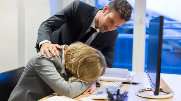 Cómo afecta a la imagen llorar en el trabajo