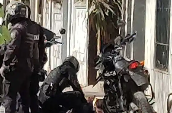 Pánico en Pichincha: un delincuente disparó contra la Policía en el medio de una persecución y fue detenido