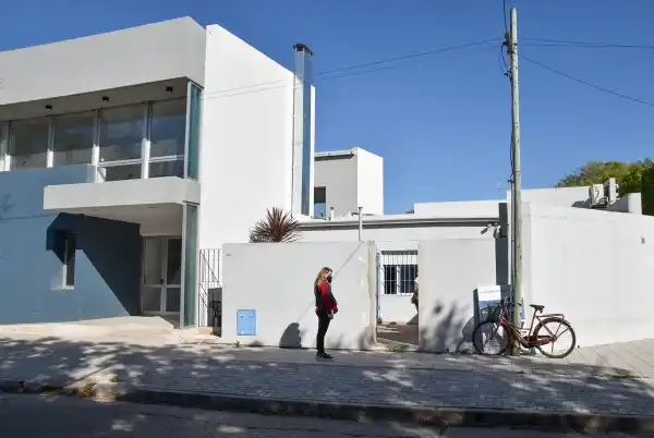 El vacunatorio descentralizado continúa funcionando en el salón de OSECAC