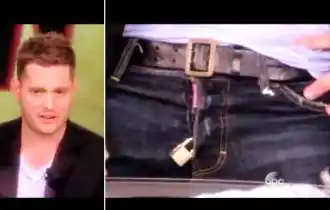 Bublé, con un candado en su pantalón