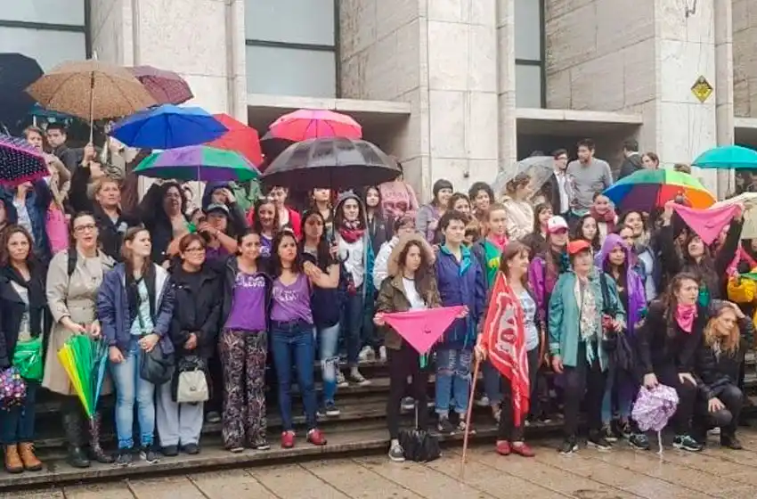 Movilización en la ciudad por la absolución de los acusados del crimen de Lucía Pérez