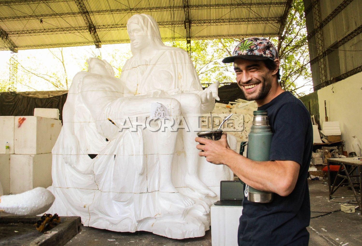 Nahuel Benítez, el escultor que hizo escuela en Gualeguaychú y lleva su arte a las fiestas del país