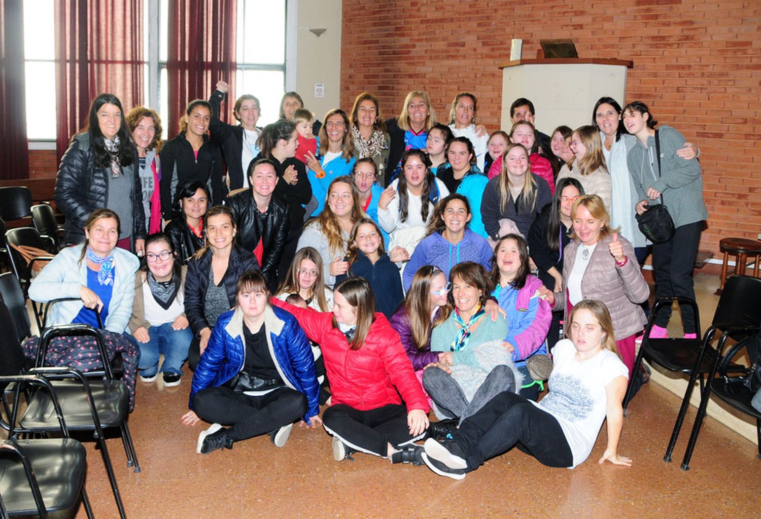 La fundadora de Las Lionas ofreció una charla motivacional en Tandil