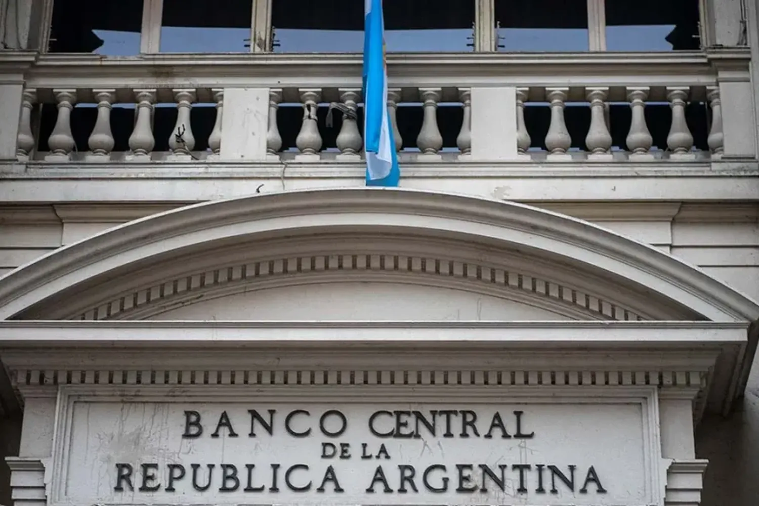 Los analistas proyectan que Javier Milei finalizará su mandato con una inflación anual del 10%