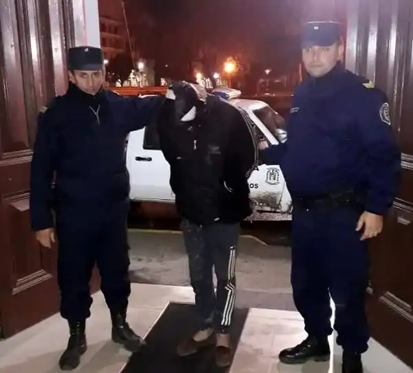 Detuvieron a tres sujetos por el robo de un celular