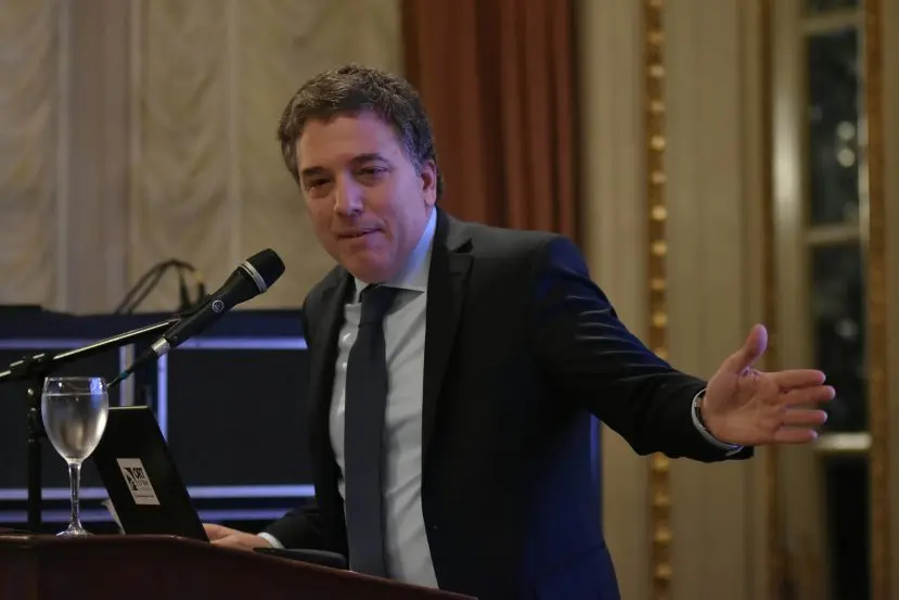 Dujovne sostuvo que la Argentina se dirige hacia el equilibrio fiscal y la integración