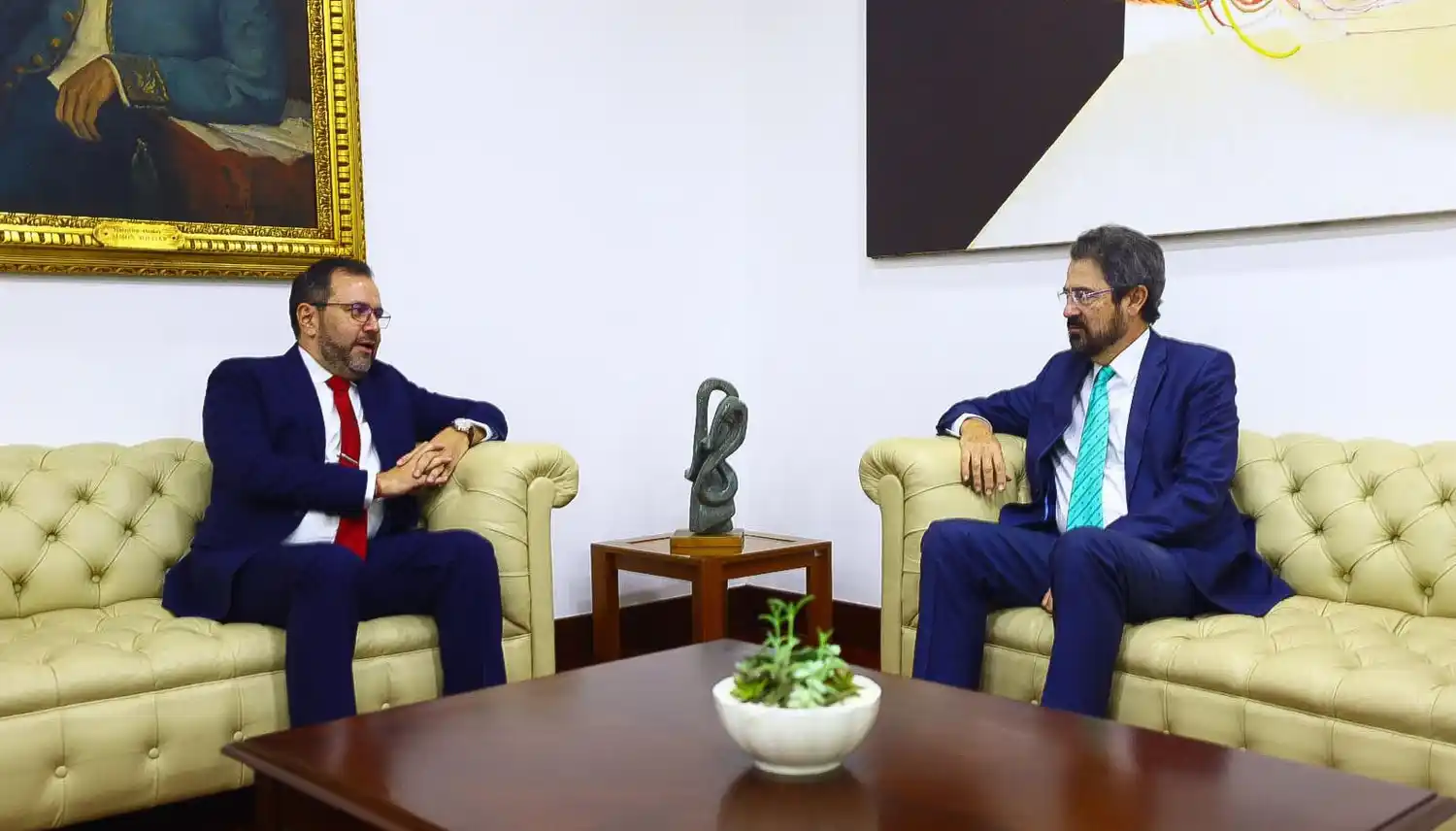 Canciller Yván Gil se reúne con embajador de España en Caracas: Venezuela hará lo necesario «PARA PROTEGER SU SOBERANÍA»