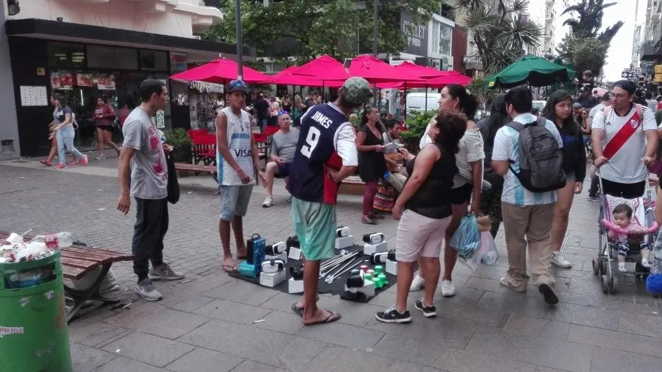 Preocupa precariedad laboral en la venta ambulante