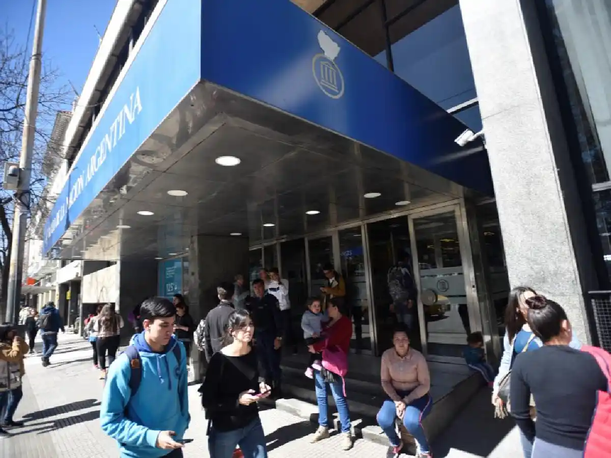 Una mujer dio a luz en una sucursal de Banco Nación mientras hacía cola para un trámite