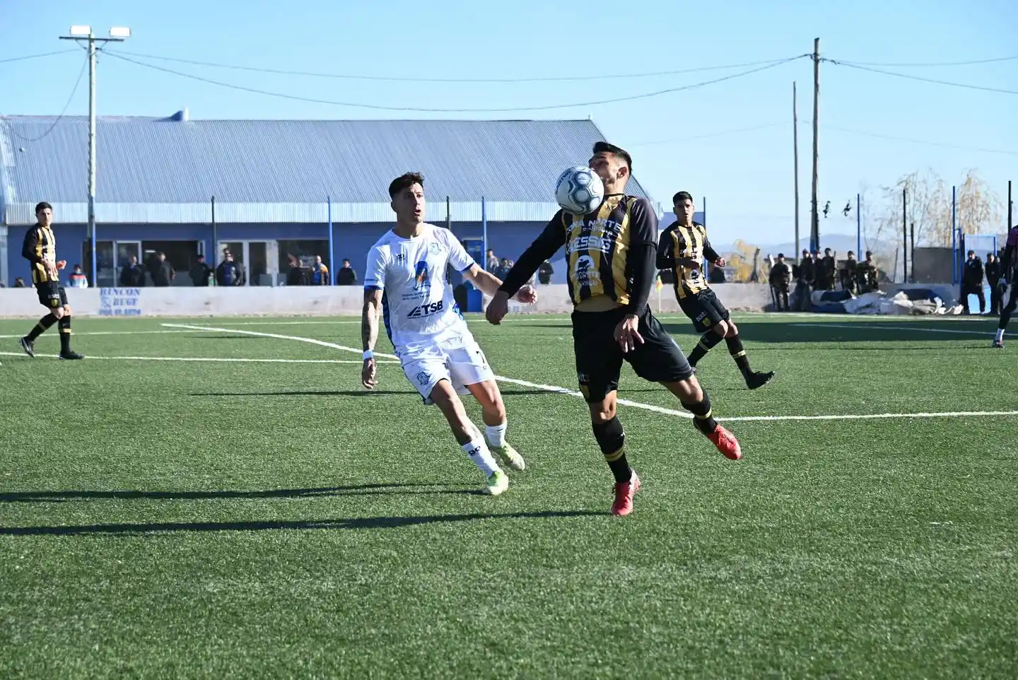 Martínez, en acción en el partido en Rincón de los Sauces.