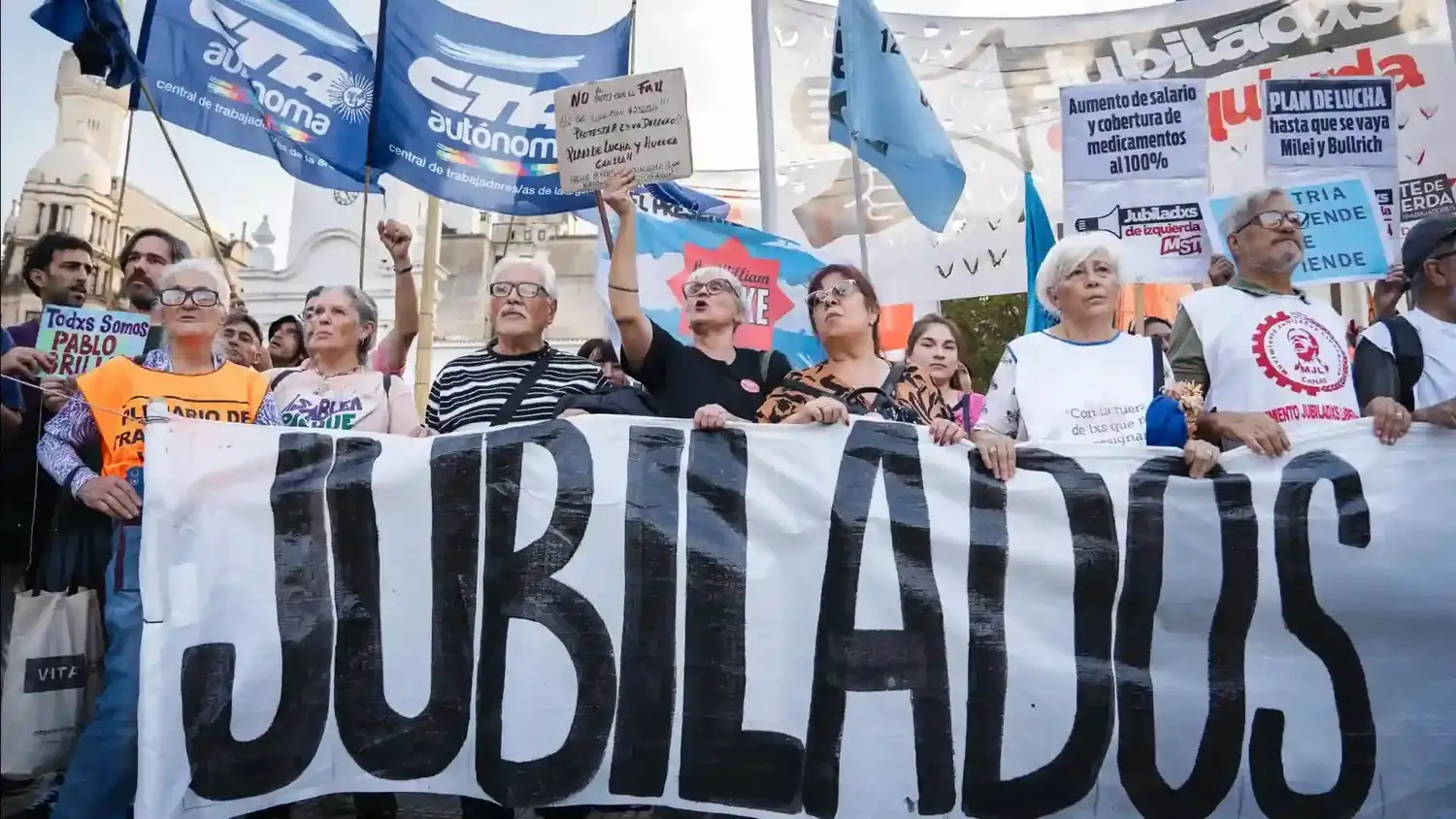 El bono de $70.000 para jubilados perdió el 70% de su poder adquisitivo tras 32 meses congelado